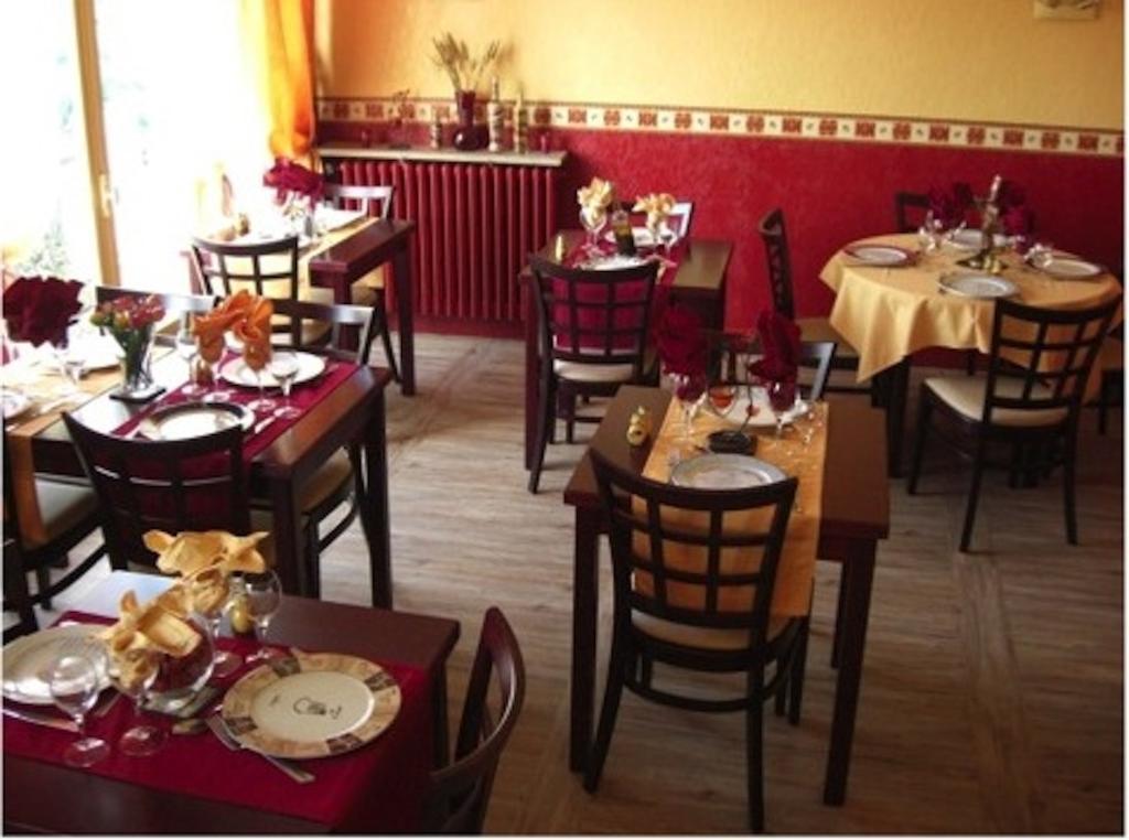 Hotel Restaurant Les Oliviers Nyons Kültér fotó